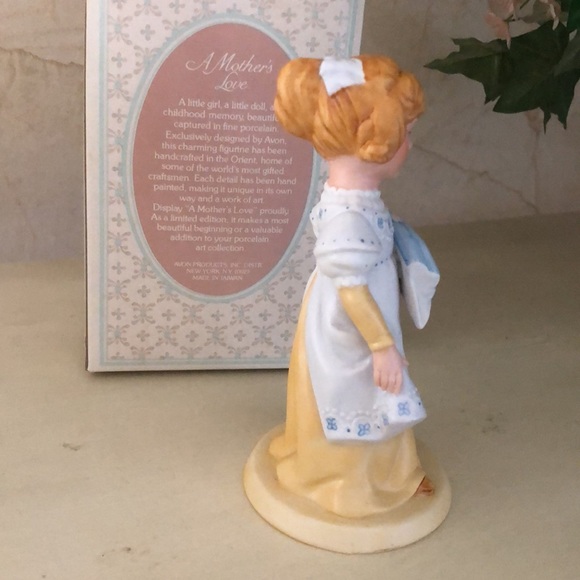 Avon Vintage 1981 Porcelain Figurine A Mother's Love Limited Edition - Picture 11 of 16